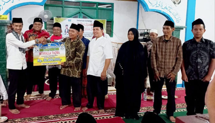 Safari Ramadan, Wabup Solsel Yulian Efi Serahkan Bantuan Rp30 Juta dan Tegaskan 3 Program Prioritas