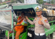 Satlantas Polres Sawahlunto Bagi Sembako untuk Pengendara Tertib di Simpang Santur