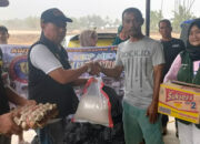 AWI Mentawai Tembus Hujan Deras, Salurkan Bantuan ke Korban Banjir Padang