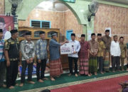 Serahkan Bantuan Rp50 Juta, Evi Yandri Tekankan Peran Masjid sebagai Benteng Moral Generasi