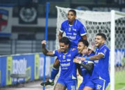 Persib Menggila di GBLA, Madura United Dibantai 5-0