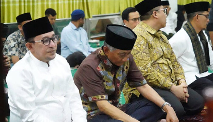 Kunjungan Kerja Ke Tanah Datar, Menteri PU Dody Hanggodo Shalat Taraweh Di Masjid Muhammadiyah Batusangkar