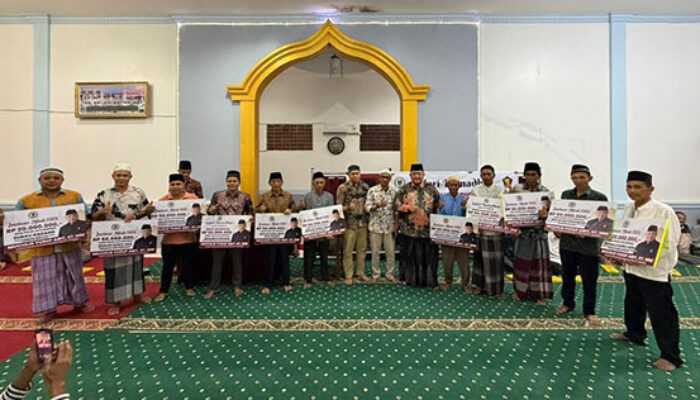 Safari Ramadan di Pesisir Selatan, Muchlis Yusuf Abit Salurkan Bantuan Rp460 Juta untuk Rumah Ibadah