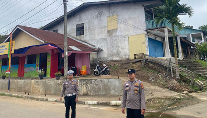 Personel Pos Pam Pasar Inuman Laksanakan Pengaturan Lalu Lintas, Antisipasi Laka dan Pelanggaran