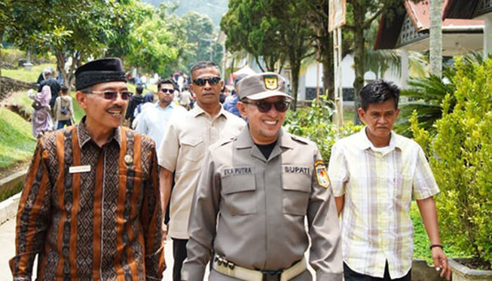 Bupati Eka Putra Tinjau Fasilitas Wisata Istano Basa Pagaruyuang