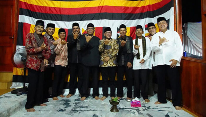 Doa Bersama Menaiki Rumah Gadang Wamenaker RI, Bupati Eka Putra: Rumah Gadang Simbol Persatuan Dan Identitas Masyarakat Minangkabau