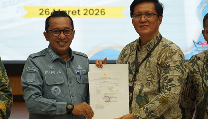 Serahkan LKPD kepada BPK RI Perwakilan Sumbar, Bupati Eka Putra Harap WTP Kembali Diraih Kabupaten Tanah Datar