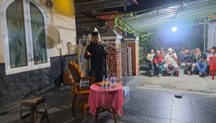 Ketua DPRD Padang Pariaman Aprinaldi Hadiri Takziah ke Rumah Duka Almarhumah Hj. Nur Aini