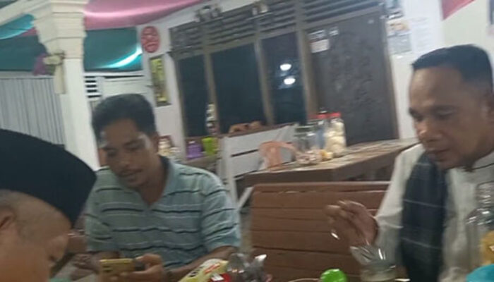 Ketua DPRD Padang Pariaman Aprinaldi Sahur di Kampung Dalam
