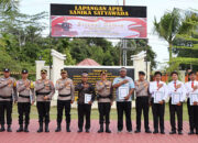 Apresiasi Kinerja, Wakapolda Sumbar Berikan Penghargaan kepada Personel Berprestasi dan Masyarakat di Polres Kepulauan Mentawai