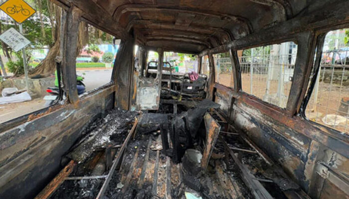 Angkot Dibakar di Tanah Abang, Sopir Alami Luka Bakar Serius