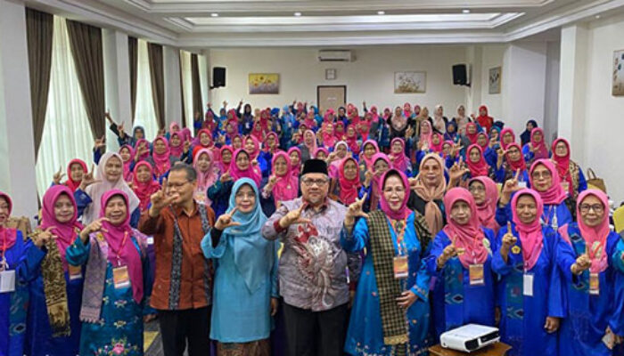 Ketua DPRD Sumbar Tekankan Peran Bundo Kanduang Jaga Adat dan Bentuk Generasi Berakhlak