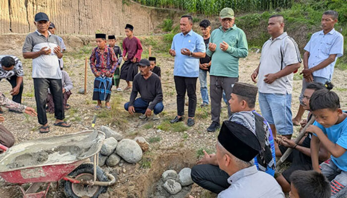 Ketua DPRD Padang Pariaman Dampingi Arisal Azis Letakkan Batu Pertama Pondok Pesantren Wadil Hidayah