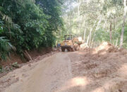Dinas PUPR Tanah Datar Gerak Cepat Penanganan Pembersihan Material Longsor