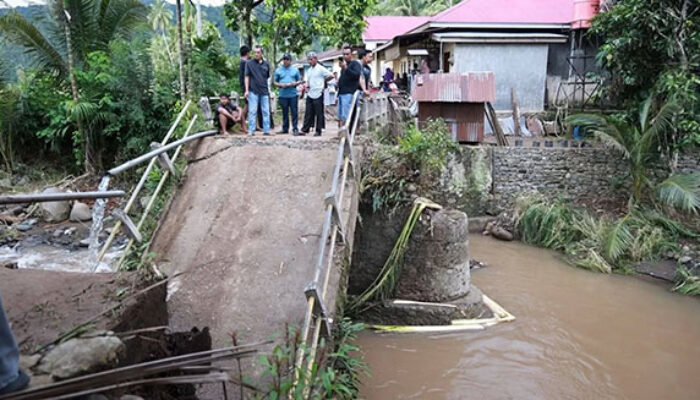 Dua Hari Pasca Bencana Banjir, Pemkab Tanah Datar Dirikan Posko Bencana di Daerah Terdampak