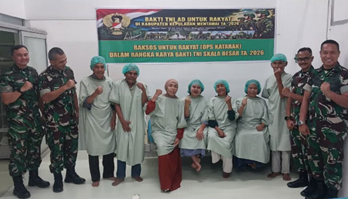 Kasrem 032/Wirabraja Dampingi Kegiatan Non Fisik Operasi Katarak Karya Bakti TNI AD Skala Besar di Kepulauan Mentawai
