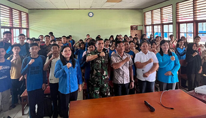 Kolonel INF Boy Hendrik Berikan Pemahaman Bela Negara dan Rekrutmen TNI kepada Pelajar di Mentawai