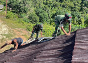 Satgas Karya Bakti TNI AD untuk Rakyat Mulai Bongkar Atap SDN 27 Beriulou di Sipora Selatan