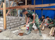Satgas Karya Bakti TNI AD Kejar Penyelesaian RTLH Milik Tertinus, Pemasangan Kuda-Kuda Atap dan Dinding Loubrik Terus Digenjot