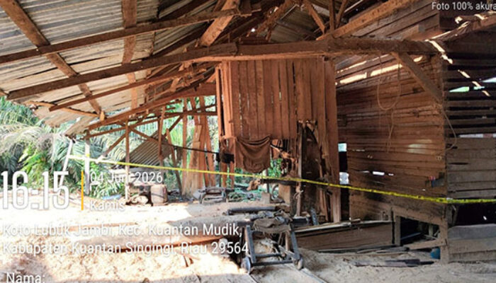Polsek Kuantan Mudik Pasang Police Line di Sejumlah Lokasi Pengolahan Kayu (Sowmel)