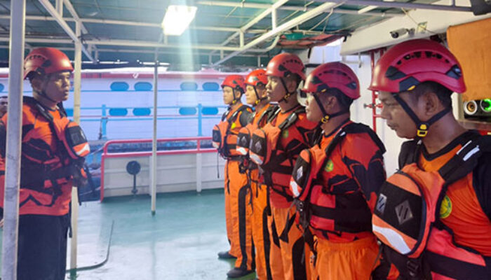 Long Boat Terbalik Dihantam Ombak di Muara Sagulubbek, Tim SAR Mentawai Lakukan Pencarian Intensif