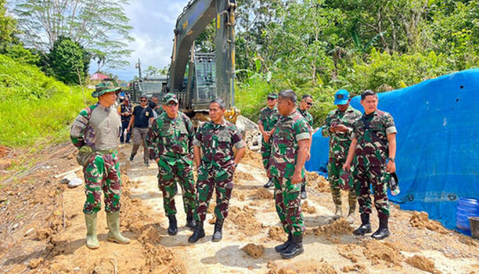 Wadan Pusterad Tinjau Progres Karya Bakti TNI AD untuk Rakyat di Kepulauan Mentawai