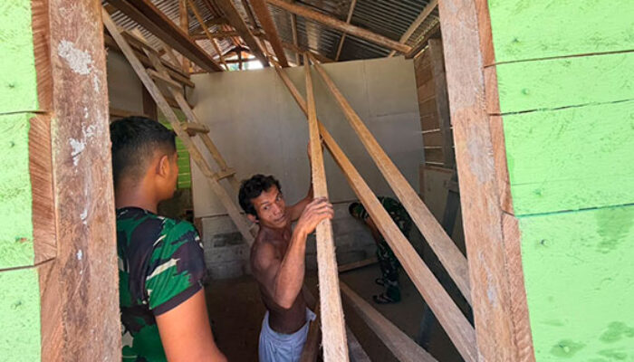 Satgas Karya Bakti TNI AD Masuki Tahap Finishing RTLH Milik Ivan Laiya di Desa Takuman