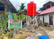 Personel Satgas Karya Bakti TNI AD untuk Rakyat Bangun MCK di Area Sumur Bor Bukit Pamewa