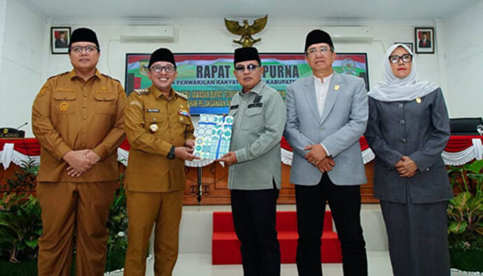 Rapat Paripurna, Bupati Eka Putra Sampaikan Jawaban dan Tanggapan atas Pertanyaan 8 Fraksi DPRD