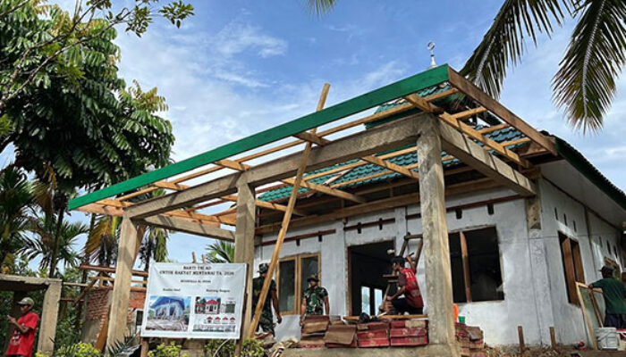 Satgas Bakti TNI AD untuk Rakyat Tuntaskan Pekerjaan Musholla Al Huda Bukit Pamewa