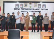 Pemkab Padang Pariaman Serahkan Ranperda Pertanggungjawaban APBD 2025