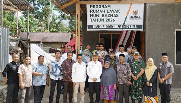 Kolaborasi Pemkab, BAZNas Solsel, dan Kodaeral II Padang Bangun 28 Rumah Mustahik