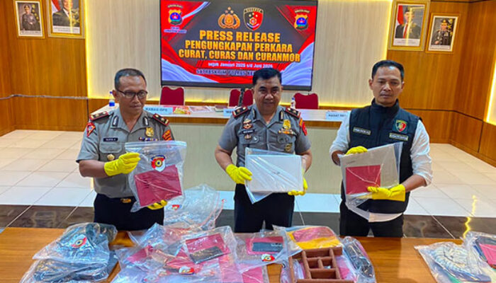 Satreskrim Polres Mentawai Ungkap Enam Kasus Pencurian: Dua Pelaku Dibekuk, Satu Residivis Beraksi di Lima TKP