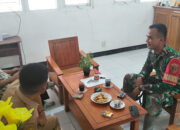 Babinsa Koramil 02/Siberut Perkuat Kemitraan dengan Masyarakat Lewat Komsos di Muara Siberut