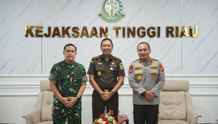Kapolda Riau dan Kajati Perkuat Sinergi Penegakan Hukum