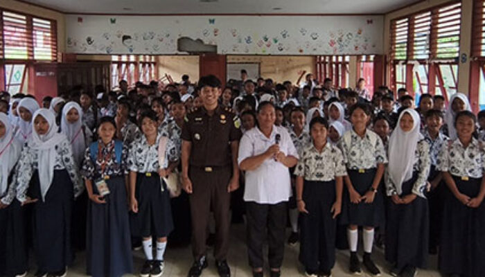 Kejari Kepulauan Mentawai Tanamkan Nilai Anti Korupsi Sejak Dini pada Siswa Baru SMPN 2 Sipora