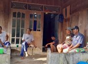 Babinsa Koramil 01/Sikabaluan Pererat Silaturahmi dengan Kepala Dusun Sigapokna Melalui Komsos