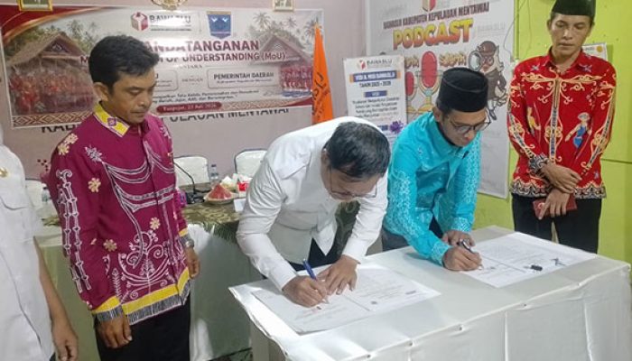 Bawaslu dan Pemkab Kepulauan Mentawai Teken MoU Penguatan Demokrasi dan Pengawasan Pemilu