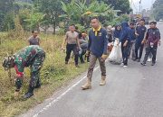 Jalin Kebersamaan Dengan Masyarakat, Tim Satgas Lakukan Goro