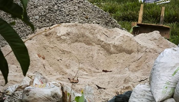Diduga Digunakan Pasir Laut, Tower Induk di Desa Muntai Dipertanyakan