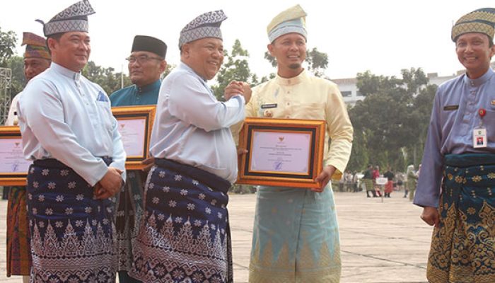 Pangdam XIX Tuanku Tambusai Saksikan Upacara Hari Jadi Ke-69 Provinsi Riau