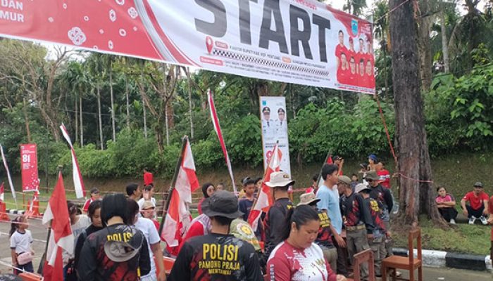 Danramil 04/Sikakap Bersama Forkopimcam Ikuti Gerak Jalan Santai Sambut HUT ke-81 Kemerdekaan RI