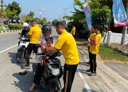 Merah Putih Berkibar di Hati Masyarakat, Sat Intelkam Polres Kuansing Bagikan Bendera Jelang HUT RI ke-81