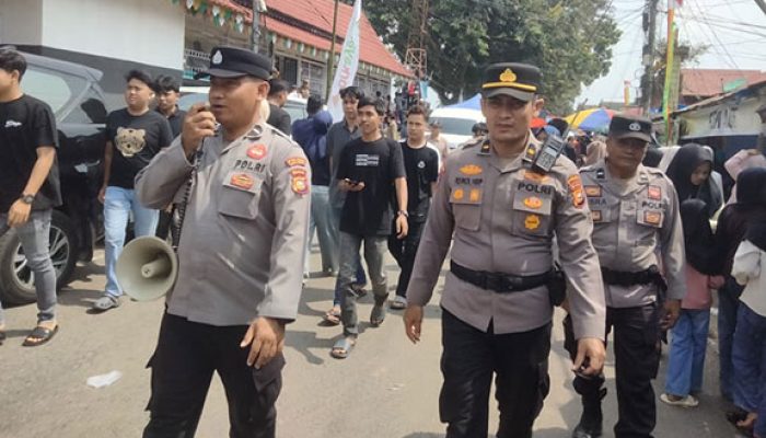 Kapolda Riau dan Pangdam Tuanku Tambusai Patroli Udara Karhutla, Turun Langsung Padamkan Api di Pelalawan