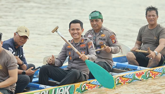 Kapolres Kuansing Menjadi Timbo Ruang Jalur Eksibisi, Semarakkan Pacu Jalur Event Nasional 2026