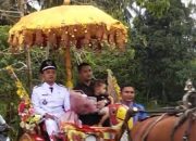 Usai Dilantik, Ahmad Rizki Pernanda Diarak Warga Singguliang dengan Kereta Kencana