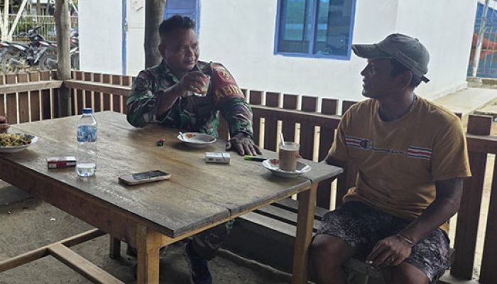 Babinsa Koramil 01/Sikabaluan Gelar Komsos Bersama Mitra Karib, Bahas Harga dan Mutu Buah Pisang