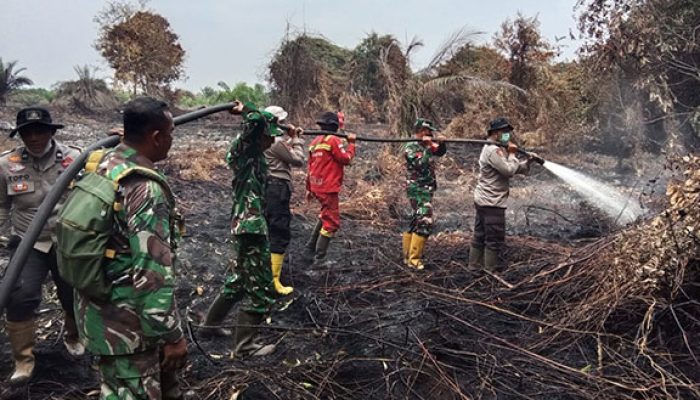 Kodam XIX/Tuanku Tambusai Fokus Tuntaskan Titik Asap Karhutla di Bengkalis dan Kepulauan Meranti