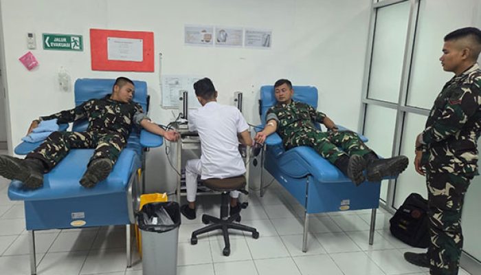 Donor Darah Prajurit Yonif TP 951/PM Bantu Warga Jalani Pengobatan Kanker Payudara