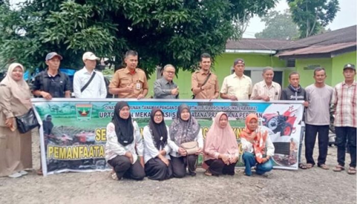 Perjuangkan Aspirasi, H. Muzli M. Nur Salurkan Bantuan Alat Pertanian untuk Keltan di Pasaman